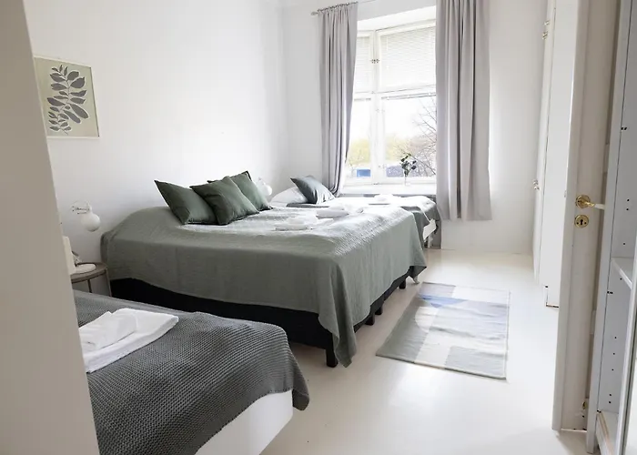 2Ndhomes Central 2Br Apartment With Sauna & Balcony